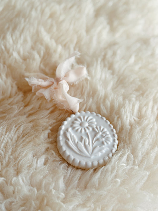 Ornament | 22k Gold Daisies